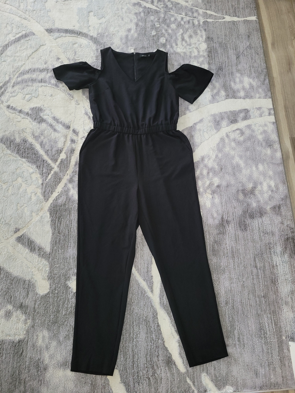Reitmans Black Cold-Shoulder V-Neck Jumpsuit Size M